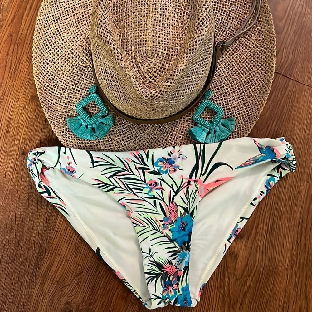 H & M floral hummingbird bikini bottoms Size 8